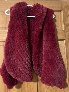 Love Token Plush Faux Fur Vest in Burgundy